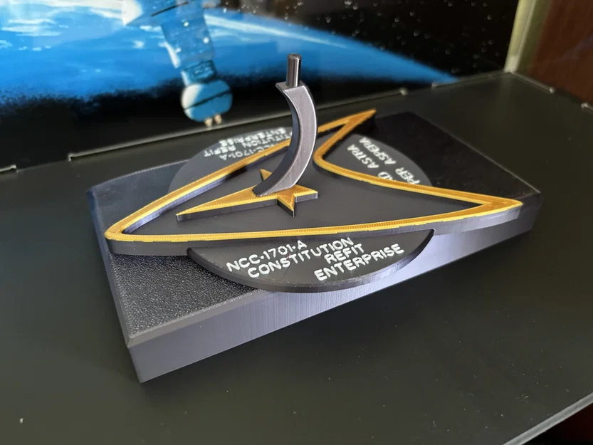 Đế trưng bày 3D Enterprise-A (2 mảnh) cho mô hình Star Trek - Image 1
