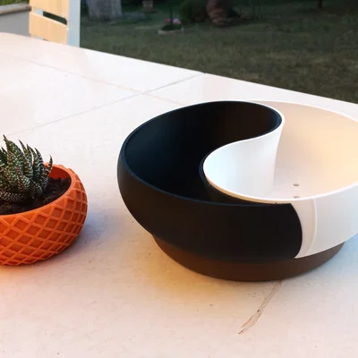 Chậu cây cảnh Âm Dương (Ying Yang Planter) trang trí nhà cửa