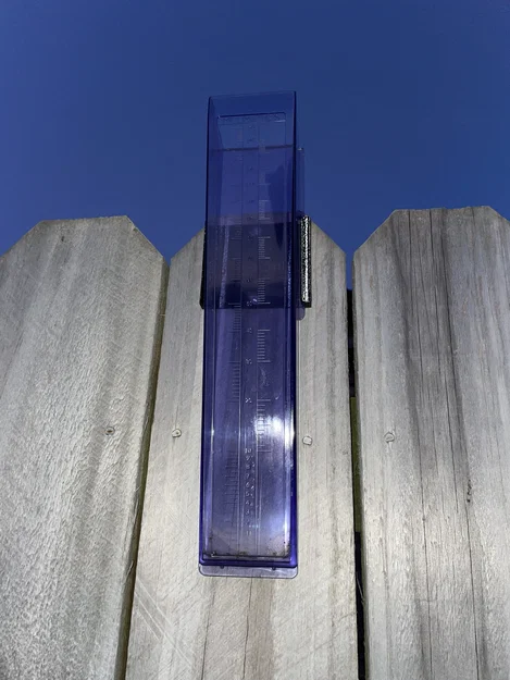 Giá treo ống đo mưa (Rain Gauge Holder) bền bỉ cho sân vườn - Image 1