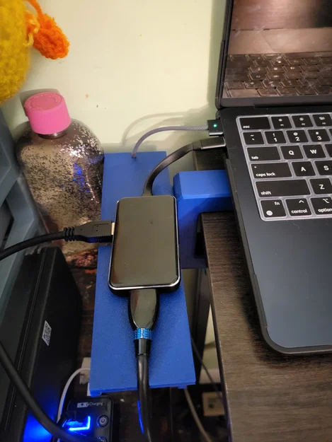 Giá đỡ Hub USB gắn cạnh bàn thông minh - Giải pháp bàn làm việc gọn gàng - Image 1