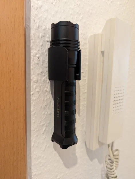 Giá treo tường tiện dụng cho đèn pin Fenix LD41 - File in 3D - Image 1