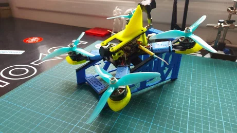 PARTE DERECHA e IZQUIERDA – Giá đỡ/kệ trưng bày cho drone 210mm - Image 2