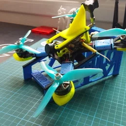 PARTE DERECHA e IZQUIERDA – Giá đỡ/kệ trưng bày cho drone 210mm