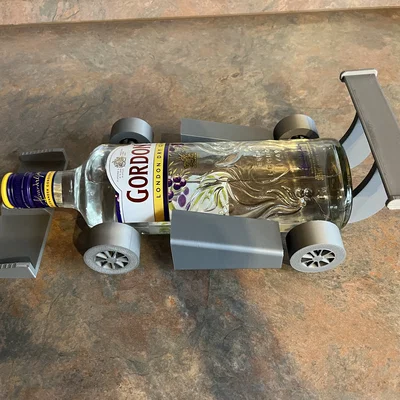 Bottle Racecar – Trang trí chai thành xe đua