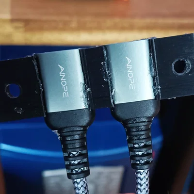 Giá đỡ đôi USB cho bàn làm việc