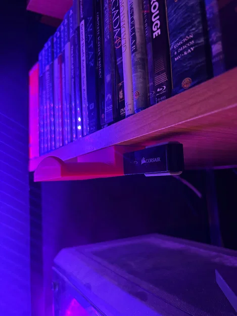 Giá đỡ tai nghe treo kệ sách tích hợp khe cắm USB tiện lợi - Image 1