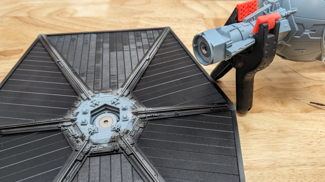 AMT TIE Fighter tỉ lệ 1/32 – Ngàm giữ cánh nam châm - Image 3