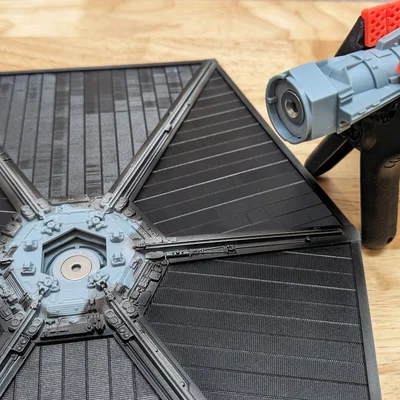 AMT TIE Fighter tỉ lệ 1/32 – Ngàm giữ cánh nam châm