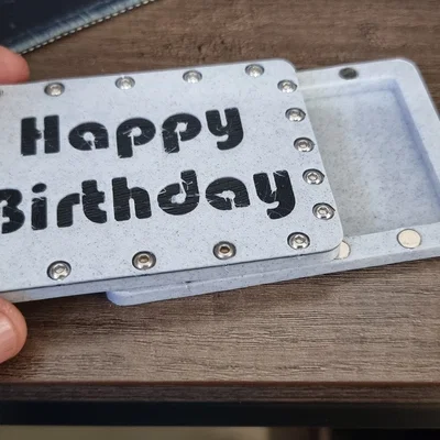 Hộp đựng gift card sinh nhật PRANK (nhưng không hẳn) – Happy Birthday