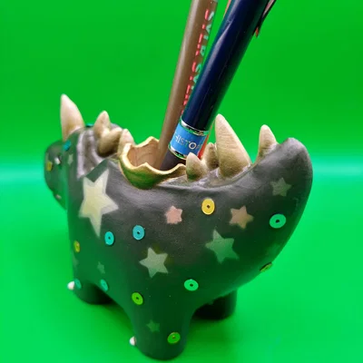 Ống cắm bút khủng long (Dino pencil holder)