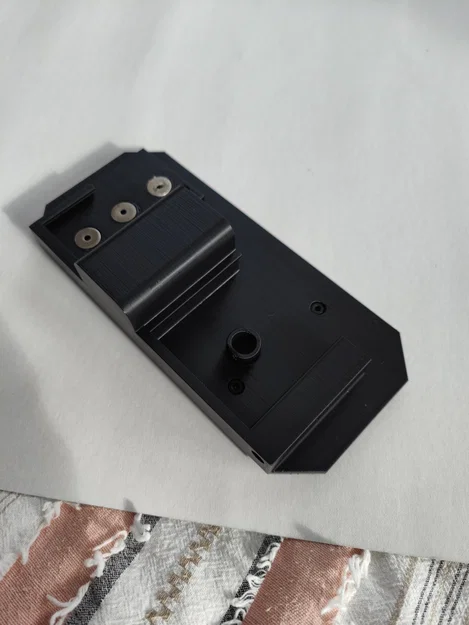 Hộp/khay dụng cụ K1 gắn sau máy (Basic rear mount K1 tool box) - Image 2
