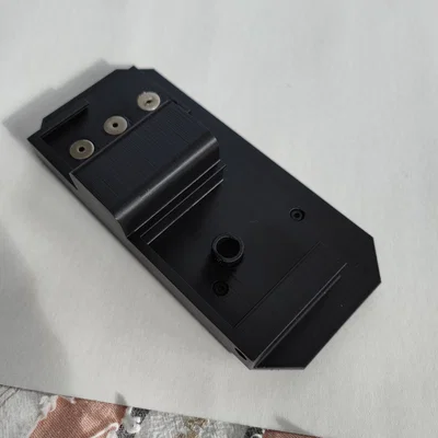 Hộp/khay dụng cụ K1 gắn sau máy (Basic rear mount K1 tool box)