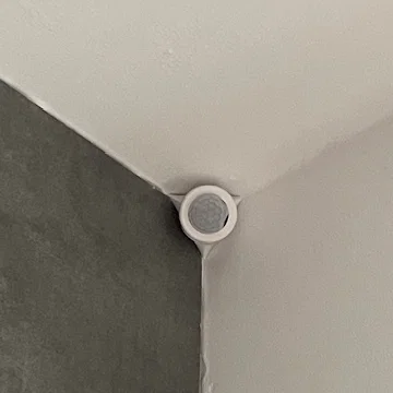 Giá treo cảm biến chuyển động góc tường (Corner PIR Mount)