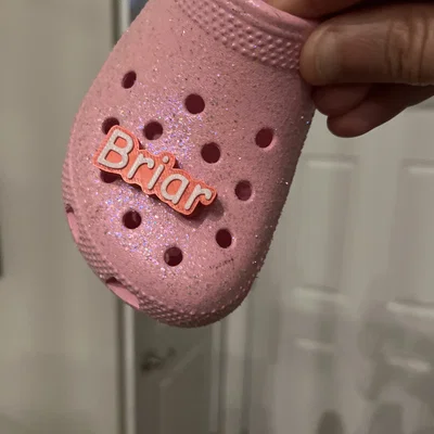 Cách tự in 3D phụ kiện trang trí Crocs Charm tên riêng cực đẹp