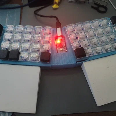 Bàn phím Slightly Ergo Hotswappable Keyboard