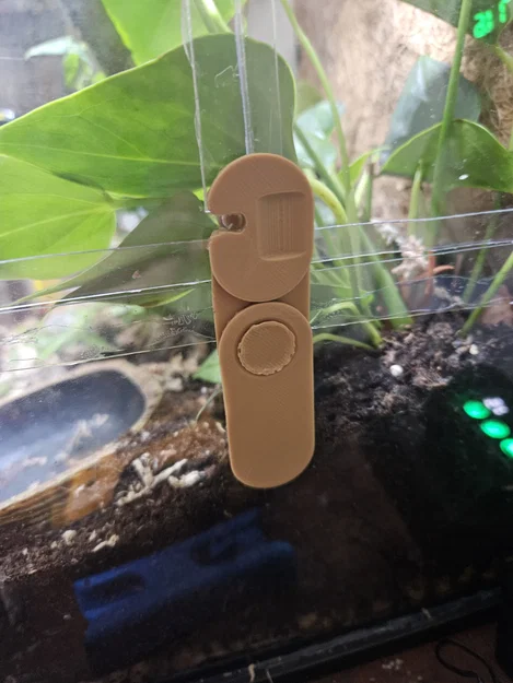 Chốt gài cửa kính thông minh Print-in-place cho bể Terrarium - Image 1