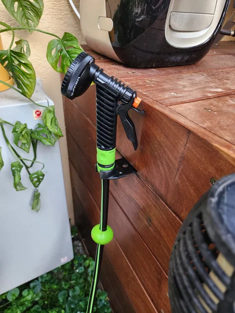 Giá treo ống tưới vườn (Garden Hose Holder) thay đầu/nozzle - Image 1
