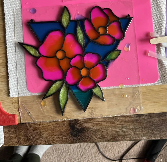Sun Catcher Hoa Tam Giác (Triangle Flower Sun Catcher) - Image 1