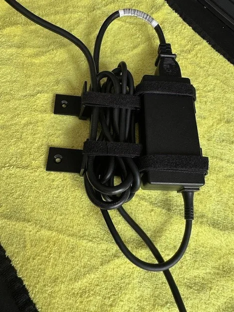 Ngàm gắn adapter generic dưới bàn - Image 1