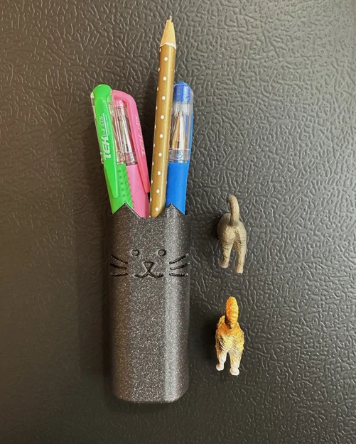 Pawsitively Handy: Ống Đựng Bút Mặt Mèo Gắn Nam Châm Cho Tủ Lạnh! - Image 1