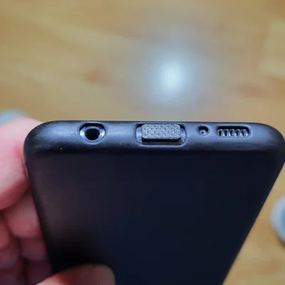 Nút che bụi cổng USB-C cho điện thoại - Tự in 3D đơn giản