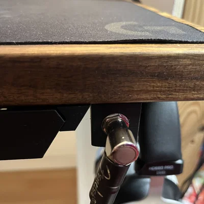 Giá đỡ jack guitar gắn dưới bàn (under desk guitar jack holder)