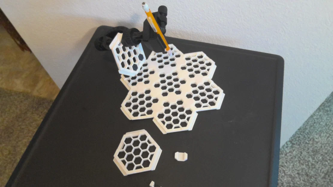MEWA (Modular Ergonomic Workshop Aid) – Board honeycomb snap-in hỗ trợ xưởng - Image 1