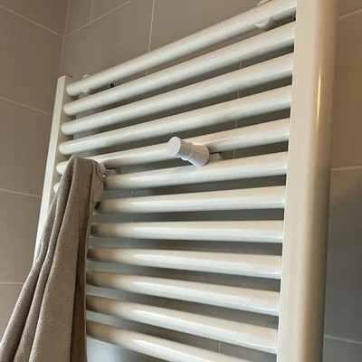 Móc treo khăn cho lò sưởi radiator