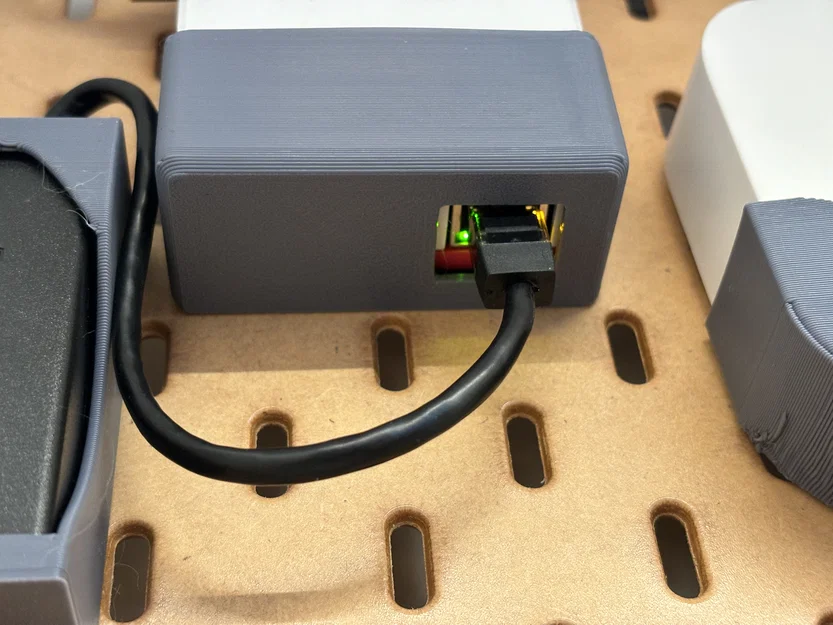 Ngàm gắn Skadis cho vỏ Raspberry Pi 4 chính hãng (Raspberry Pi 4 Official Case Skadis Mount) - Image 3