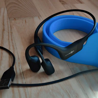 Bộ sạc kiêm hộp bảo vệ cho tai nghe dẫn truyền xương Aftershokz Aeropex