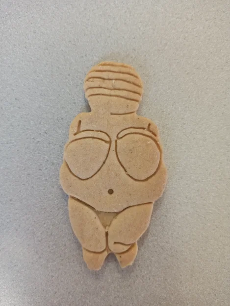 Khuôn cắt bánh quy hình tượng Venus of Willendorf độc đáo - Image 1