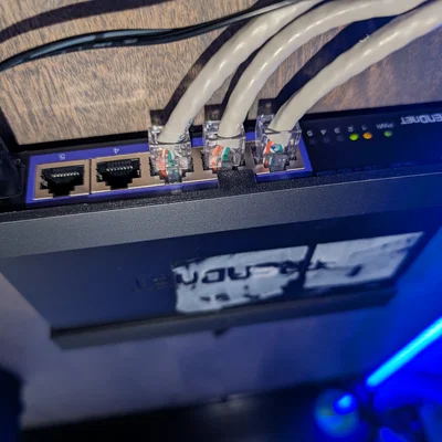 Ngàm gắn tường cho TRENDnet 5-Port 2.5G Gaming Switch gọn gàng