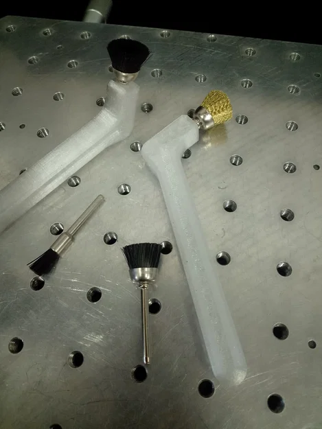 Tay cầm 3D tiện dụng cho các loại cọ kim loại nhỏ (Wire Brushes) - Image 1