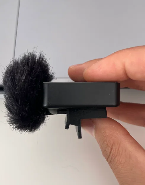 Ngàm gắn micro Rode Wireless GO lên Macbook tiện lợi - Image 2
