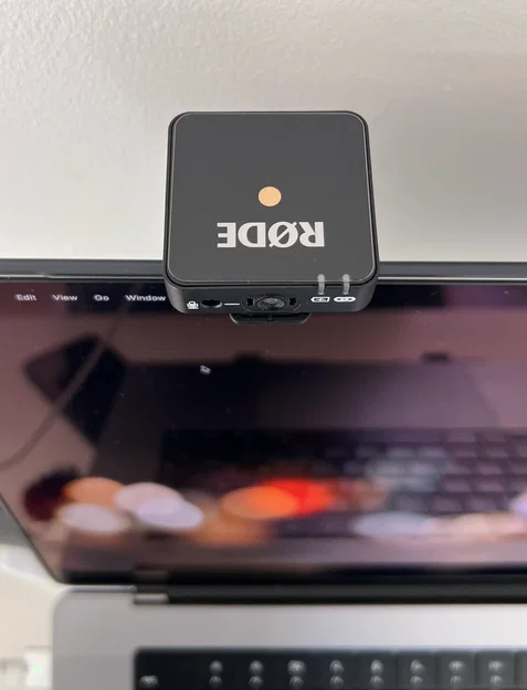 Ngàm gắn micro Rode Wireless GO lên Macbook tiện lợi - Image 3