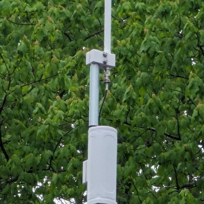 Pát gắn Dragino DLSO8N LoRaWAN Gateway & kẹp gắn antenna