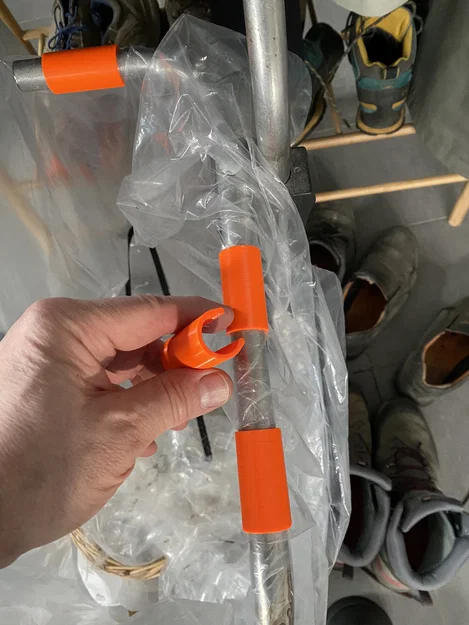 Kẹp giữ bao rác (Trashbag clamp) cho khung ống 20mm - Image 1