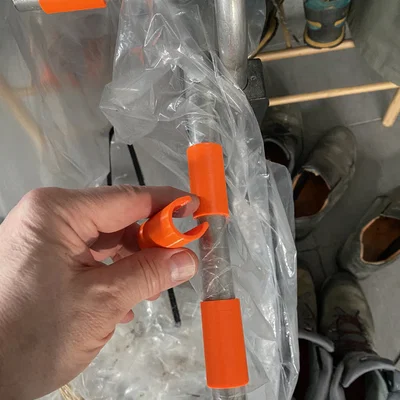 Kẹp giữ bao rác (Trashbag clamp) cho khung ống 20mm