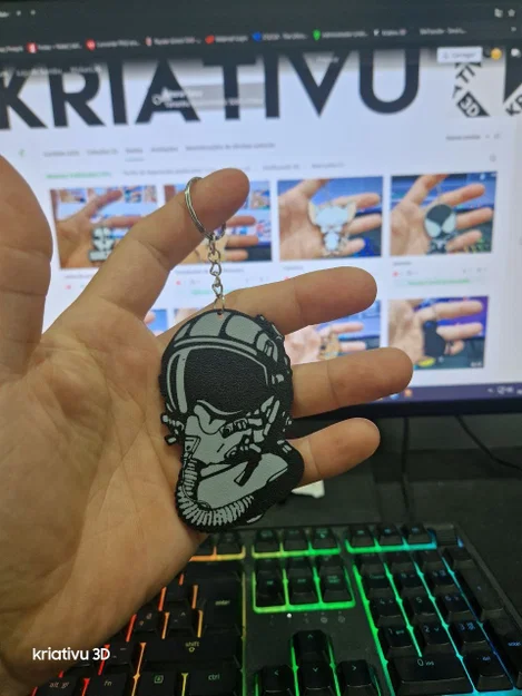 Móc khóa hình phi công - Phụ kiện in 3D độc đáo và cá tính - Image 1