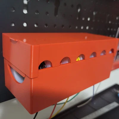 Giá đỡ cuộn dây điện gắn bảng treo có nắp đậy