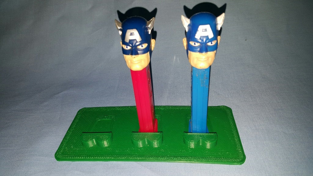 Đế trưng bày PEZ – 3 Pez Display stand base - Image 1