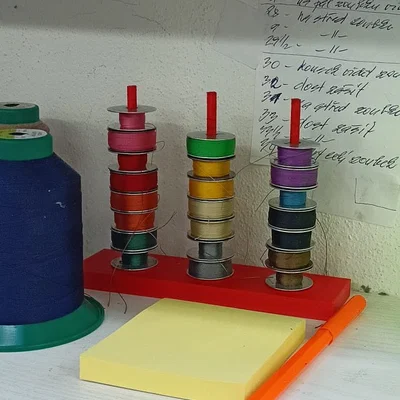 Khay Đứng Sắp Xếp Cuộn Chỉ (Reel Stand) Tiện Dụng Cho Góc May Vá