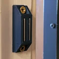 Giá đỡ nam châm dạng phẳng cho tủ và cửa trượt (Parallel Magnet Latch) - Thumbnail 1