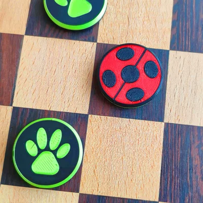 Bộ cờ đam Miraculous Ladybug & Cat Noir (MMU)