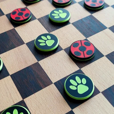 Bộ cờ đam Miraculous Ladybug & Cat Noir (MMU)