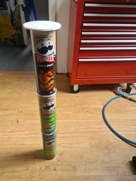Chân bàn từ ống Pringles (Pringles table leg) - Image 1