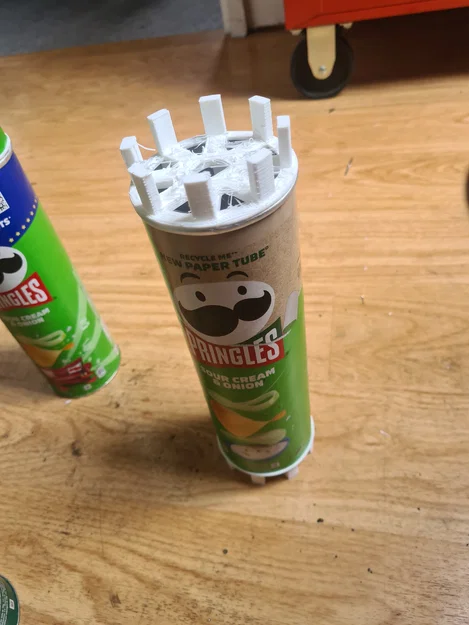 Chân bàn từ ống Pringles (Pringles table leg) - Image 3