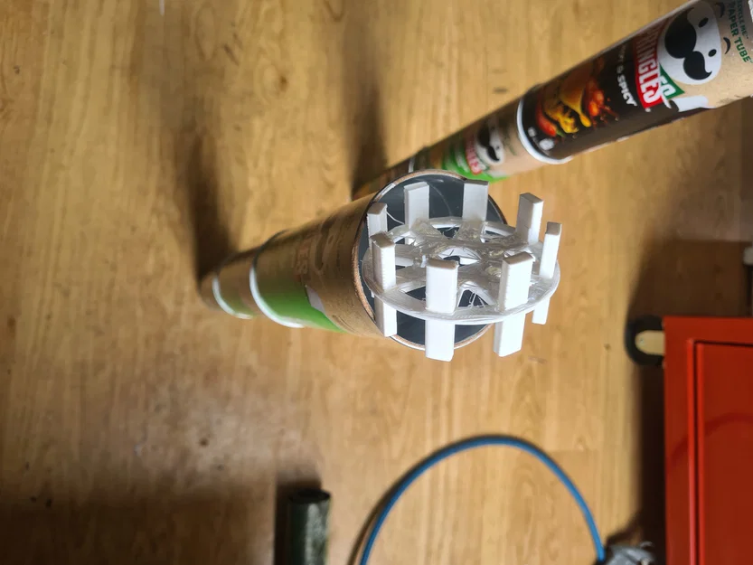 Chân bàn từ ống Pringles (Pringles table leg) - Image 6