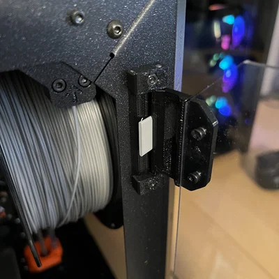Phụ kiện chặn cửa Prusa Enclosure giúp mở cửa thông gió khi in 3D