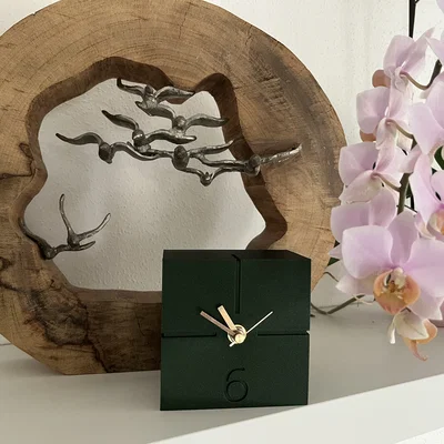 Đồng hồ khối lập phương vintage (Vintage Cube Clock)